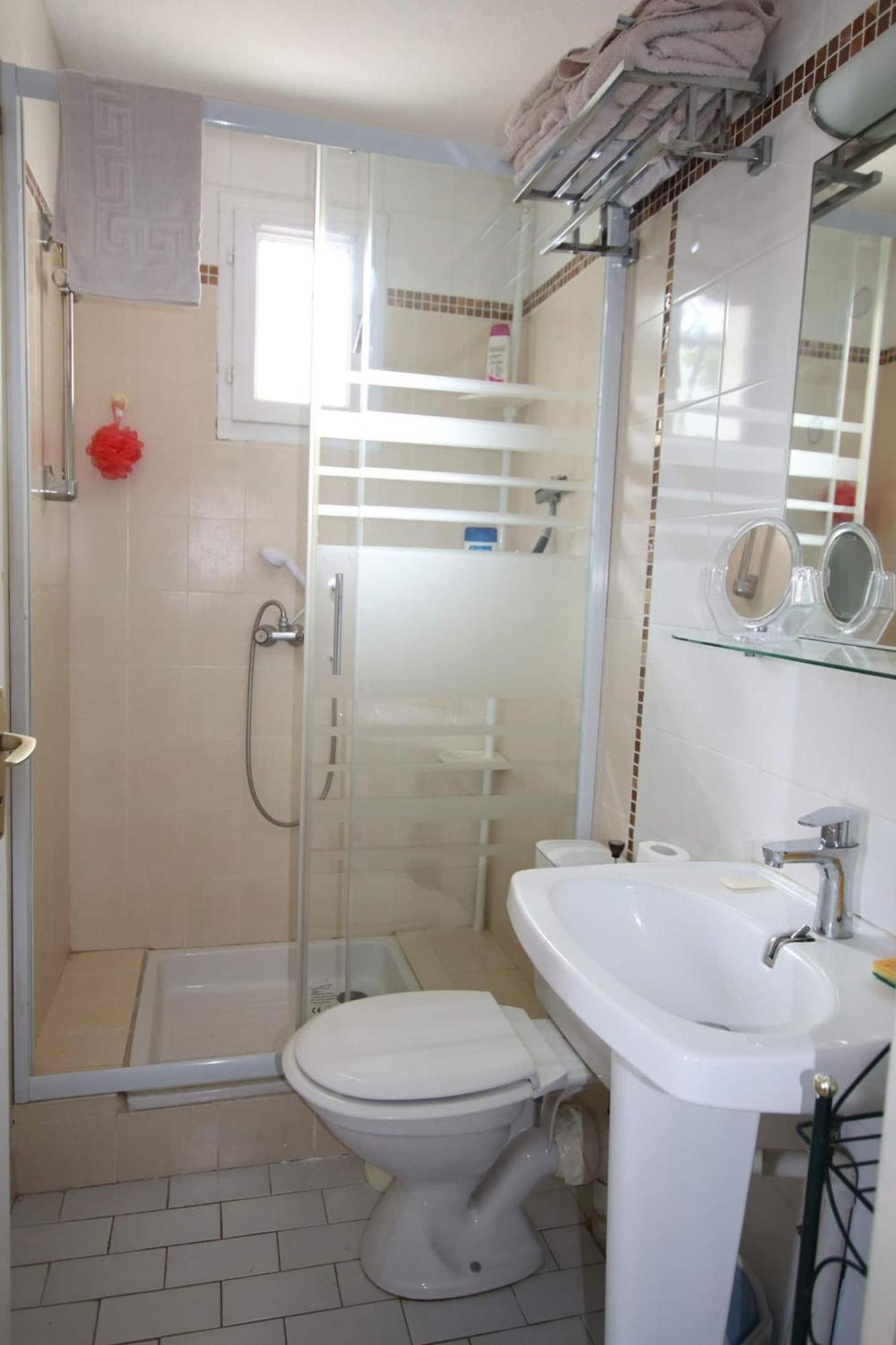 آجد Chambre Privee Independante, Piscine المظهر الخارجي الصورة